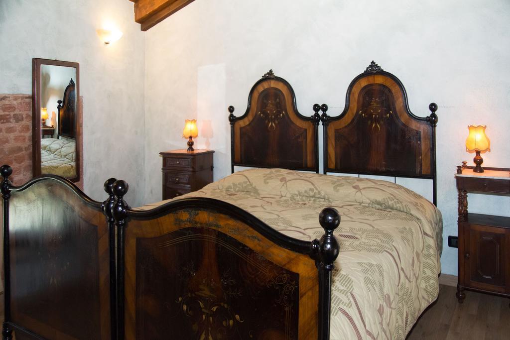 Casa Del Grande Vecchio Bed and Breakfast Airasca Værelse billede