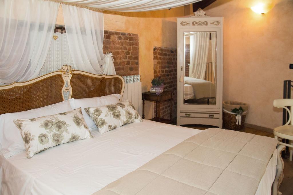 Casa Del Grande Vecchio Bed and Breakfast Airasca Eksteriør billede